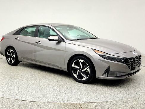 Used 2023 Hyundai Elantra Limited FWD image 3