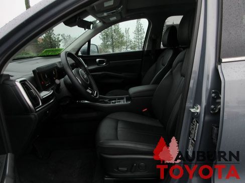 Used 2025 Kia Sorento S w/ Panoramic Sunroof Package image 12