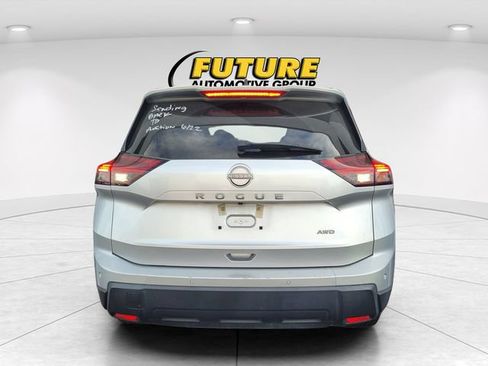 Used 2024 Nissan Rogue S AWD/4WD image 4