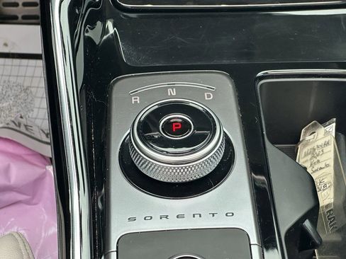 Used 2023 Kia Sorento SX Prestige image 16