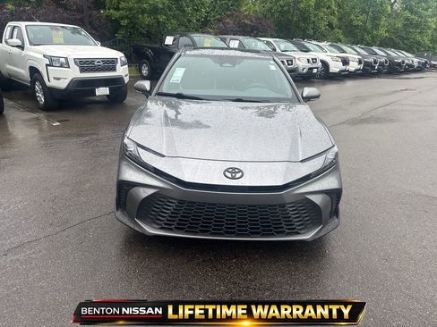 Used 2025 Toyota Camry SE w/ Convenience Package FWD image 10