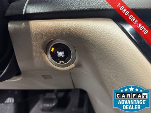 Used 2019 Chrysler Pacifica Touring-L image 21