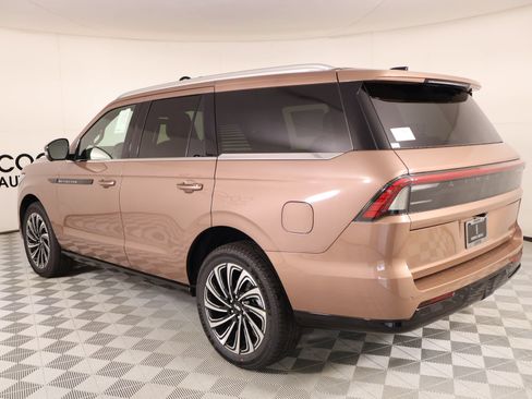 New 2026 Lincoln Navigator Black Label AWD/4WD image 24