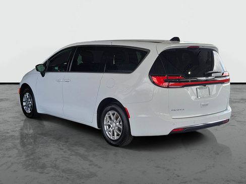 New 2026 Chrysler Pacifica Select FWD image 3
