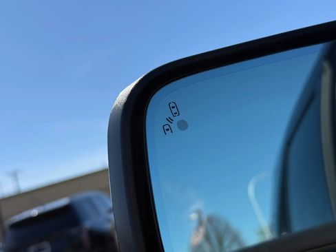 Used 2017 Ford Explorer Platinum image 14