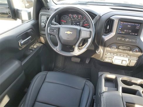 Used 2024 Chevrolet Silverado 2500 Custom w/ Custom Value Package image 9