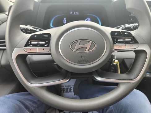 Used 2024 Hyundai Elantra SE FWD image 12