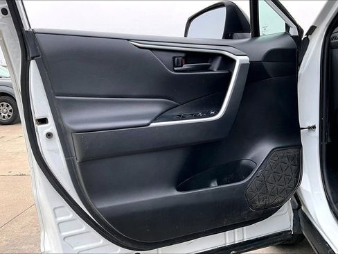 Used 2022 Toyota RAV4 LE image 20