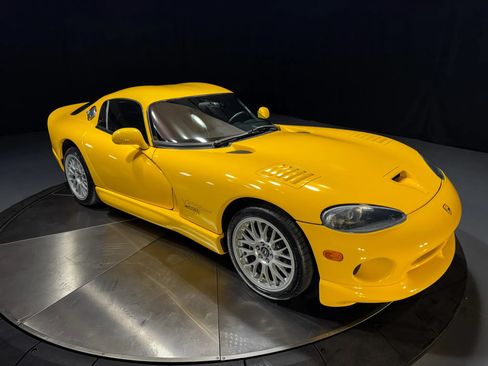 Used 2002 Dodge Viper GTS RWD image 15