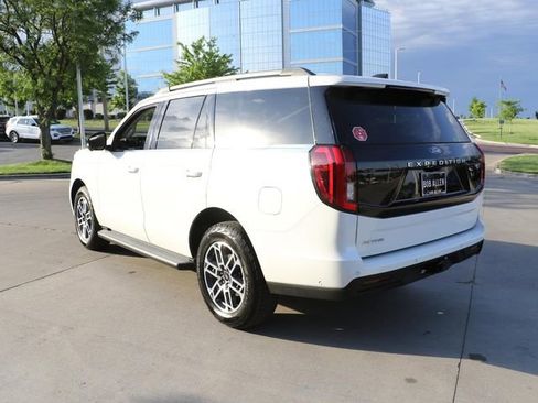 Certified 2025 Ford Expedition Active AWD/4WD image 5