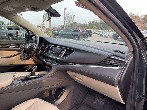 Used 2020 Buick Enclave Essence image 29