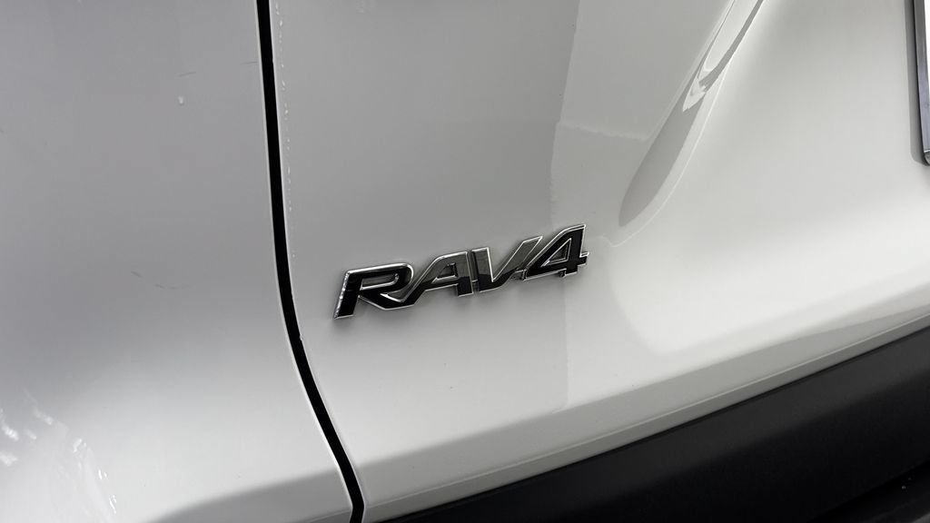 Used 2023 Toyota RAV4 XLE w/ Convenience Package AWD/4WD image 7