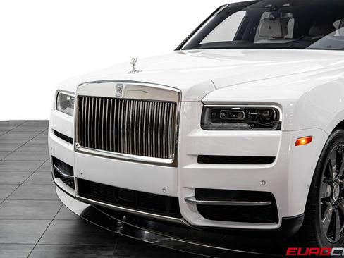 Used 2022 Rolls-Royce Cullinan w/ Cullinan Package image 14