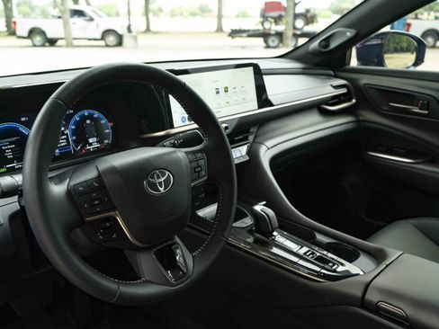 Used 2026 Toyota Crown AWD/4WD image 16