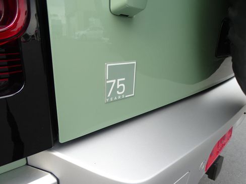 Used 2023 Land Rover Defender 110 75th Limited Edition image 11