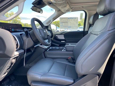 New 2025 Ford Expedition Max Active image 9