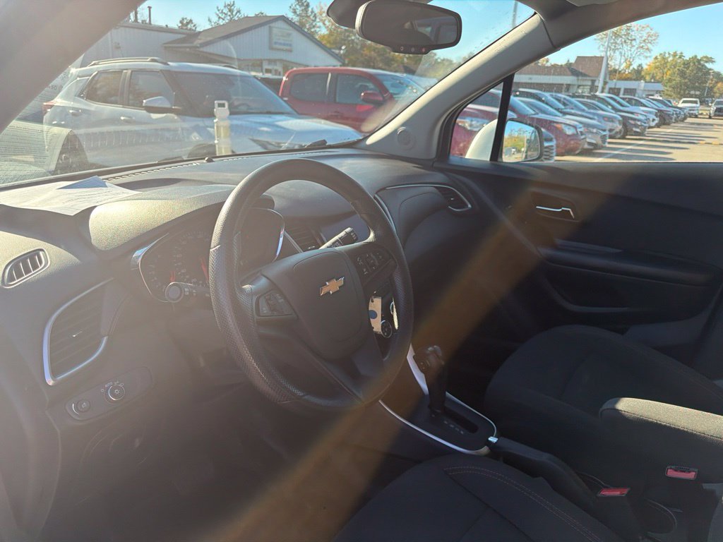 Used 2022 Chevrolet Trax LS w/ Tint and Cruise Package AWD/4WD image 11