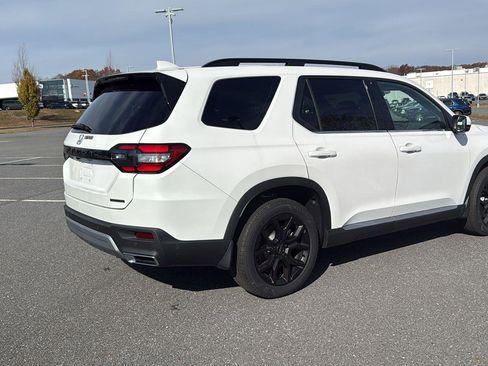 New 2025 Honda Pilot Touring image 6