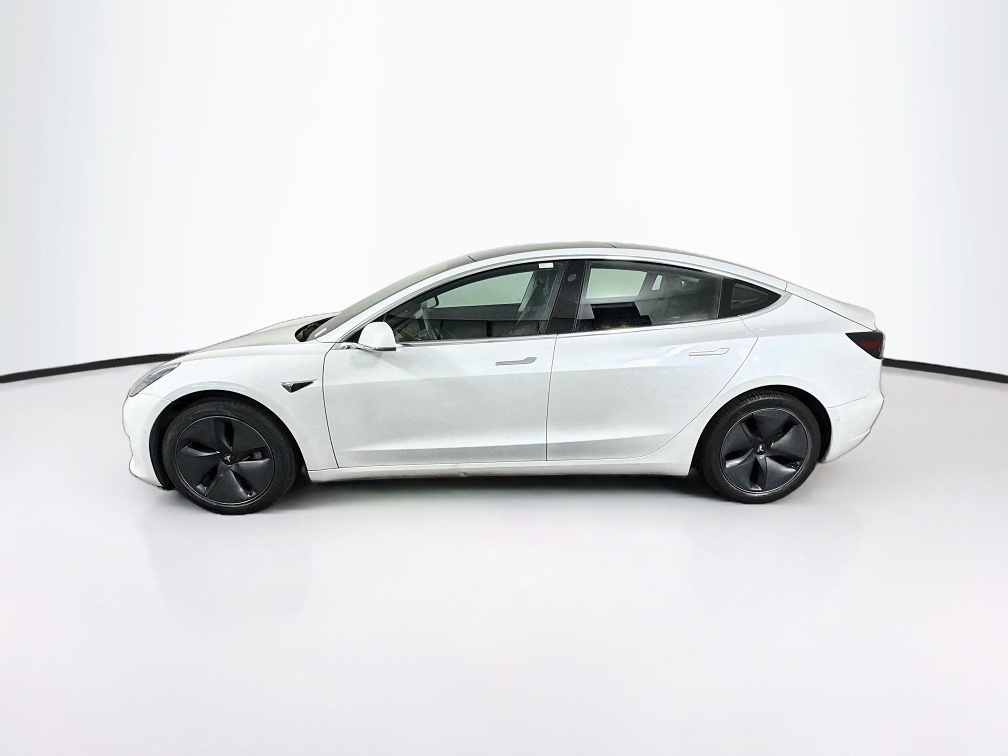 Used 2020 Tesla Model 3 Standard Range Plus RWD image 4