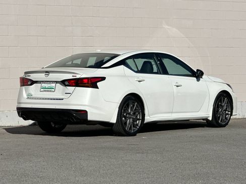 Used 2023 Nissan Altima 2.0 SR FWD image 3