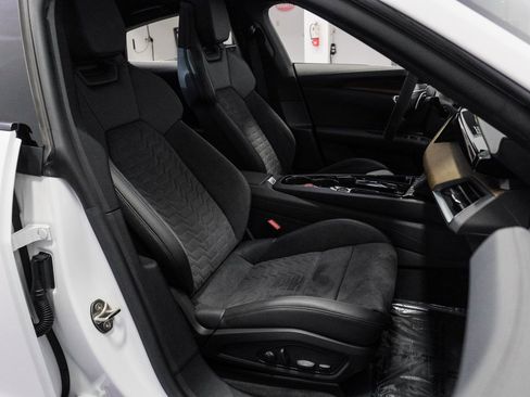 Used 2022 Audi e-tron GT Premium Plus image 37