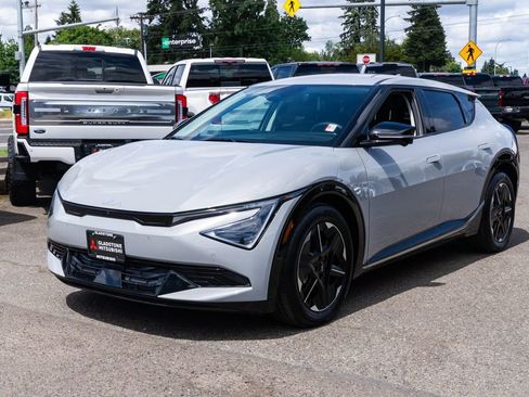 Used 2025 Kia EV6 Wind RWD image 3