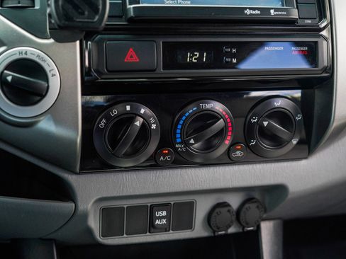 Used 2014 Toyota Tacoma 4x4 Double Cab w/ SR5 Package image 19