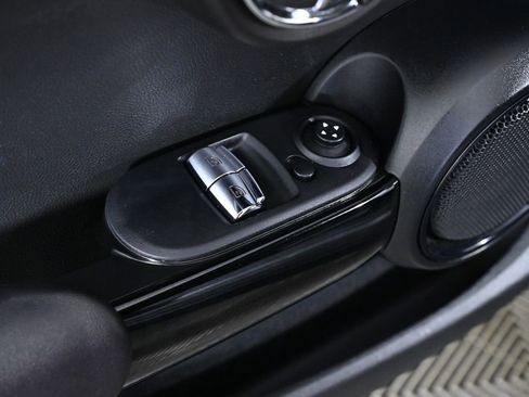 Certified 2023 MINI Cooper SE image 21