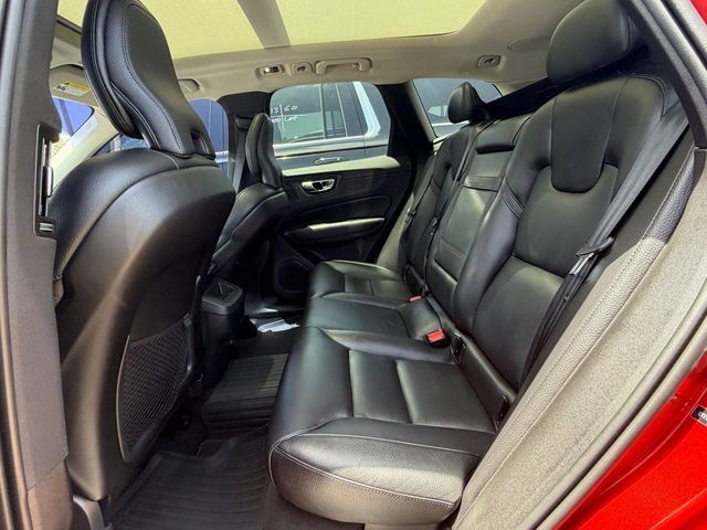 Used 2019 Volvo XC60 T5 Momentum w/ Multimedia Package FWD image 12