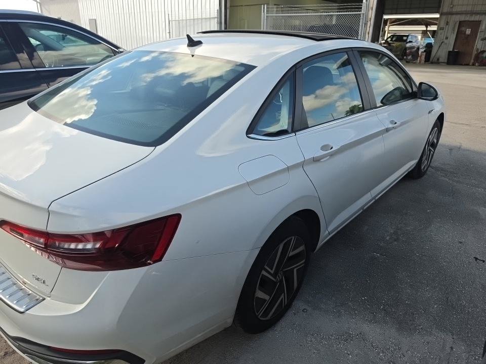 Used 2023 Volkswagen Jetta SEL FWD image 22