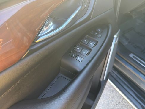Used 2020 Cadillac Escalade ESV Luxury AWD/4WD image 13