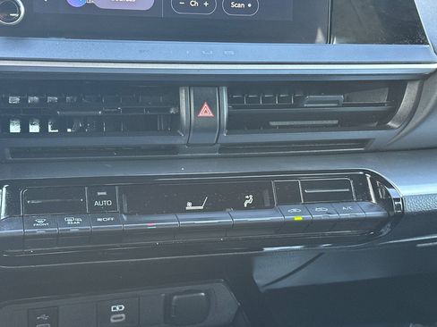 Used 2024 Toyota Prius LE image 20