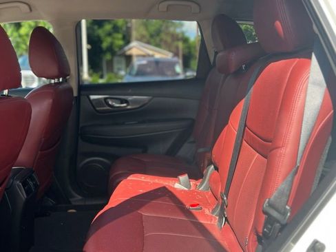 Used 2019 Nissan Rogue SV w/ Premium Package AWD/4WD image 19