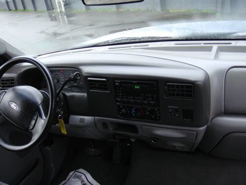 Used 2004 Ford F250 XL image 15