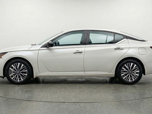 Used 2025 Nissan Altima 2.5 SV image 5