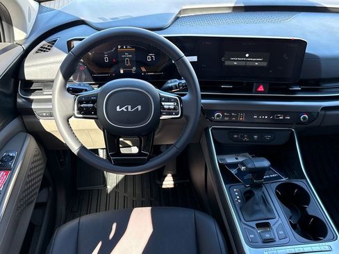New 2026 Kia Carnival FWD image 19