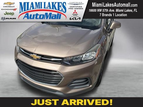 Used 2018 Chevrolet Trax LS FWD image 1