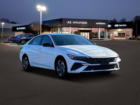 New 2025 Hyundai Elantra Sport image 11