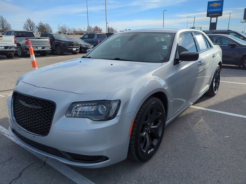 Used 2022 Chrysler 300 Touring w/ Sport Appearance Package image 3