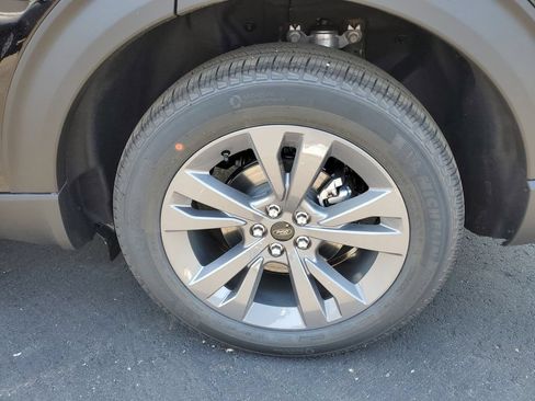 New 2026 Ford Explorer Active w/ Active Comfort Package AWD/4WD image 34