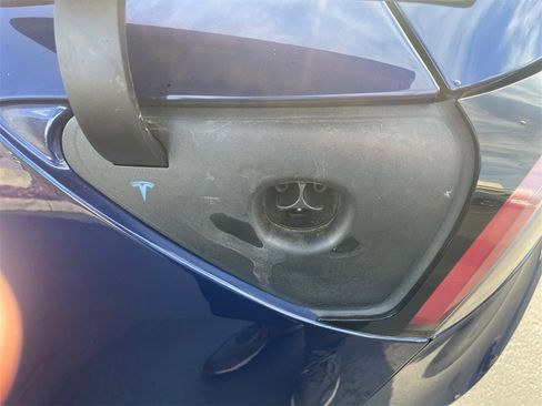 Used 2018 Tesla Model 3 Long Range image 17