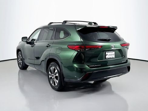 Used 2023 Toyota Highlander XLE AWD/4WD image 7