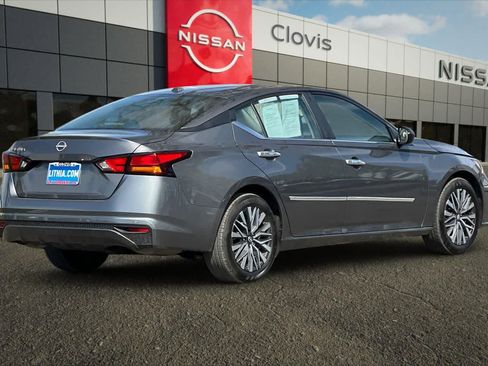 Used 2025 Nissan Altima 2.5 SV image 3