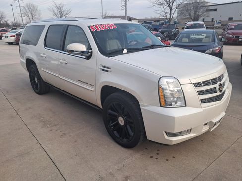 Used 2013 Cadillac Escalade ESV Premium AWD/4WD image 3