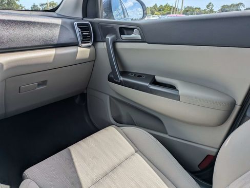 Used 2022 Kia Sportage LX FWD image 17