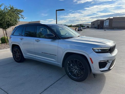 Certified 2025 Jeep Grand Cherokee Summit w/ Obsidian Package AWD/4WD image 5