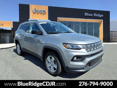 Used 2022 Jeep Compass Latitude w/ Convenience Group AWD/4WD image 1