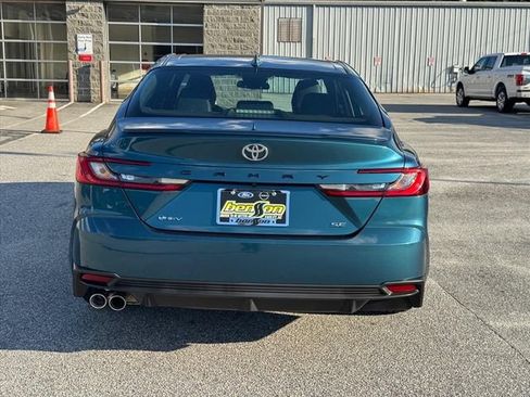 Used 2025 Toyota Camry SE FWD image 4