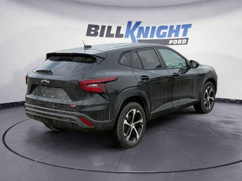 Used 2024 Chevrolet Trax RS w/ Sunroof Package image 5