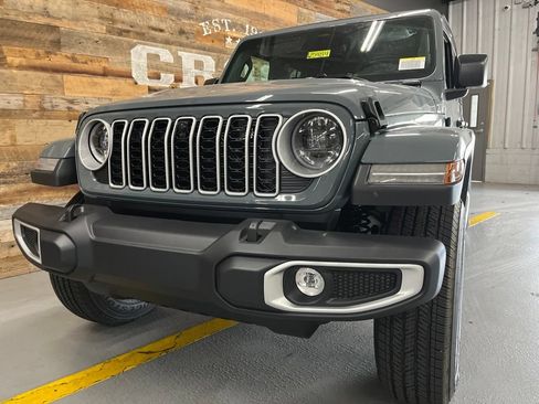 New 2026 Jeep Wrangler Unlimited Sahara AWD/4WD image 13